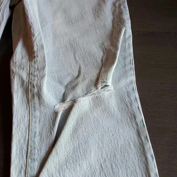 Universal Threads woman's Light Blue Jeans. NWT. Size 8/29 - Picture 3 of 7